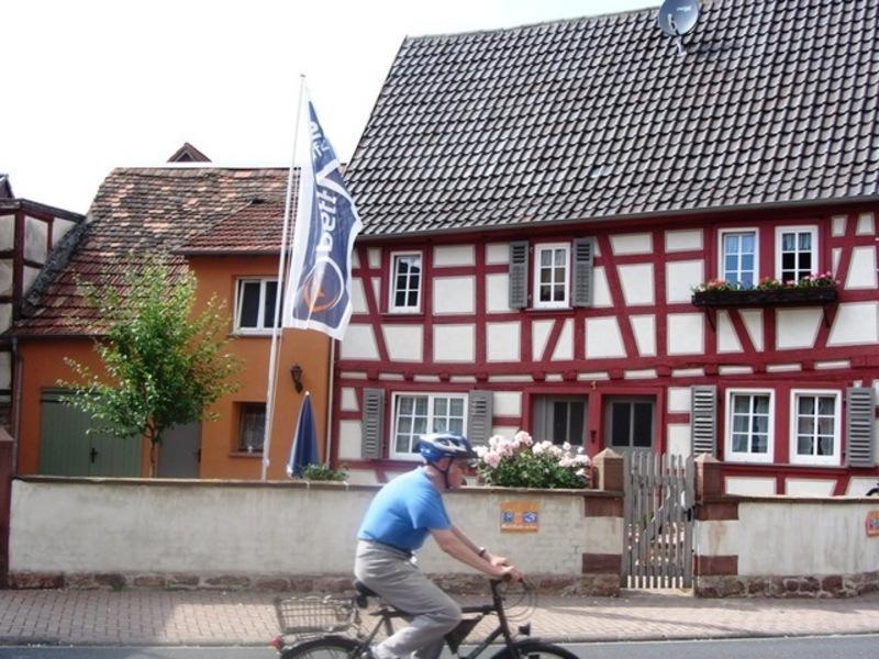 Haus Nostalgie Apartment Kleinheubach Ruang foto